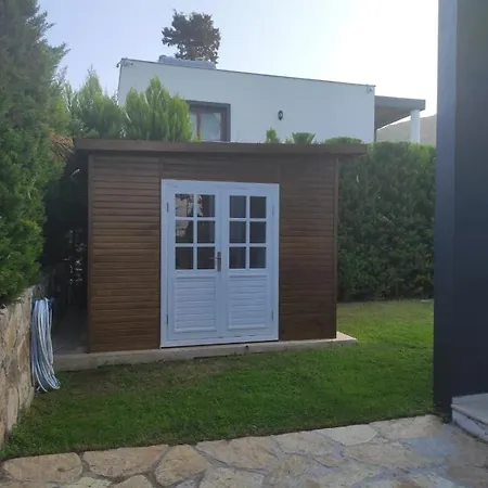 Havuzlu Ozel Mustakil *