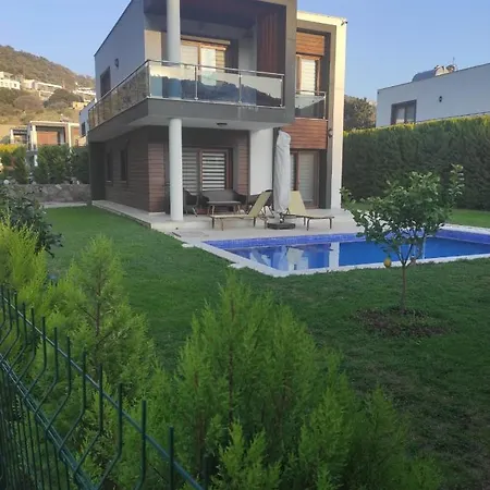 Villa Havuzlu Ozel Mustakil
